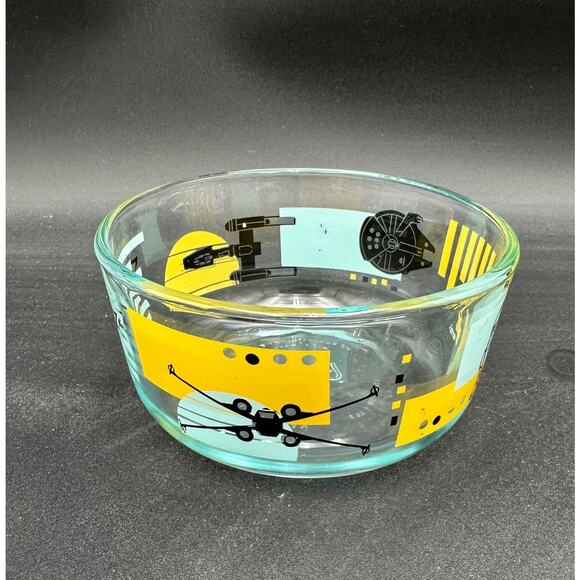 Pyrex Star Wars 2 piece Set 7200 4.75", 7211 8" x 6" - Picture 8 of 12